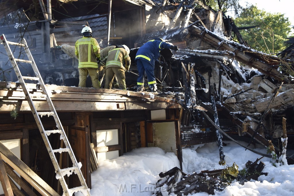 Grossfeuer Einfamilienhaus Siegburg Muehlengrabenstr P1202.JPG - Miklos Laubert